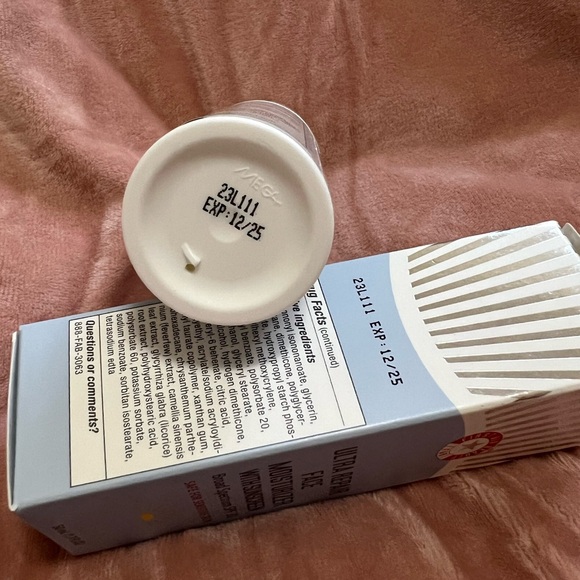 First Aid Beauty Ultra Repair Face Moisturizer - Picture 3 of 3